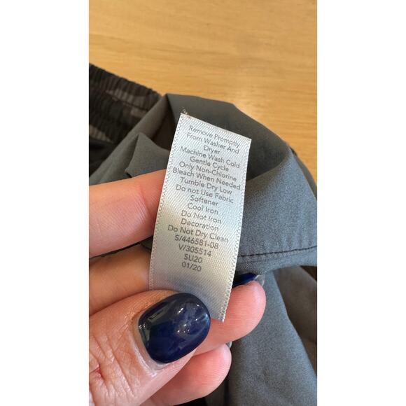 ATHLETA PRINTED MESH RACER RUN SHORT 4” black camo size large - Picture 9 of 14